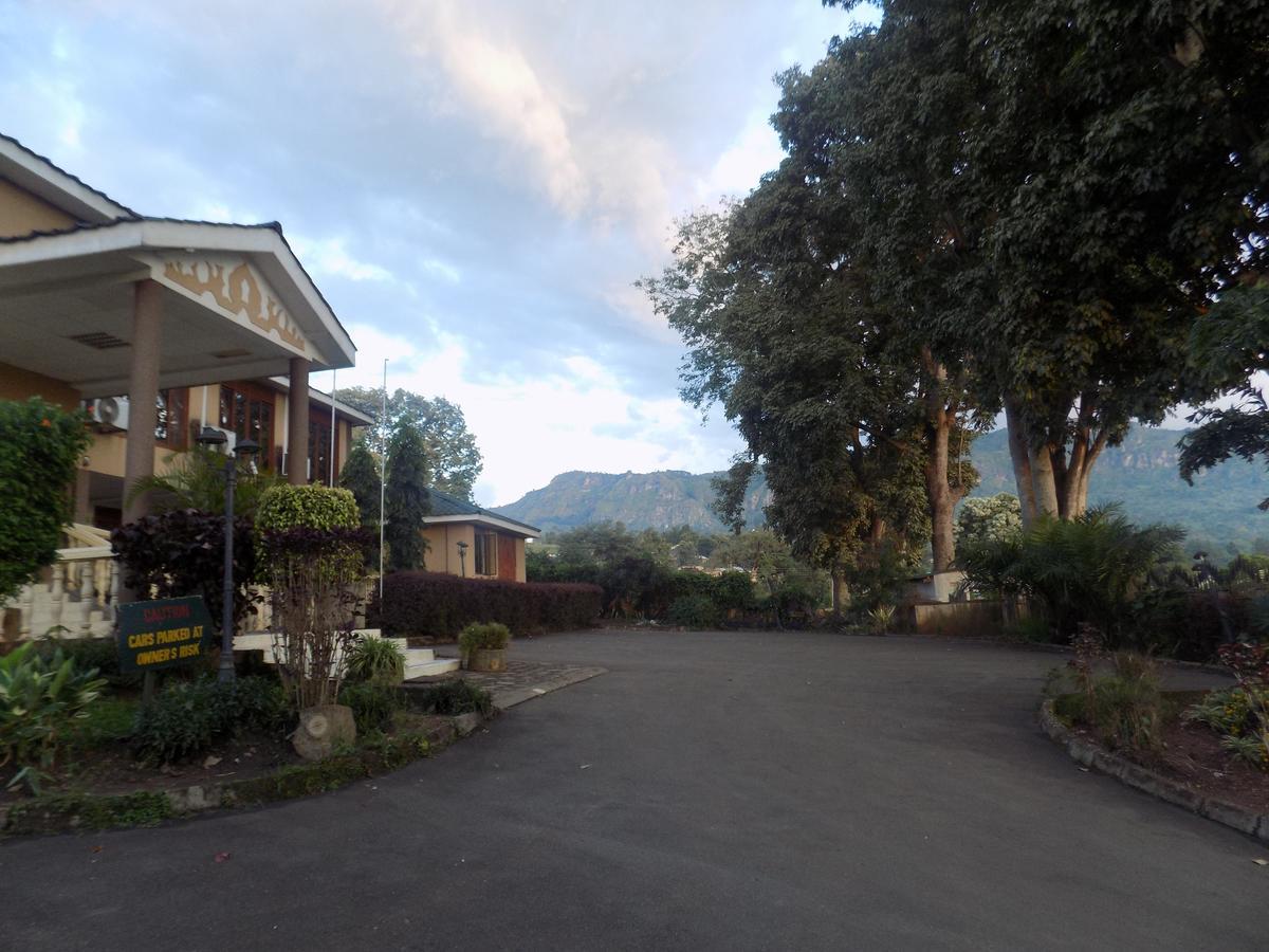 Kayegi Hotel Mbale Екстер'єр фото