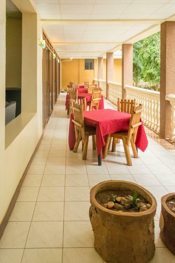 Kayegi Hotel Mbale Екстер'єр фото