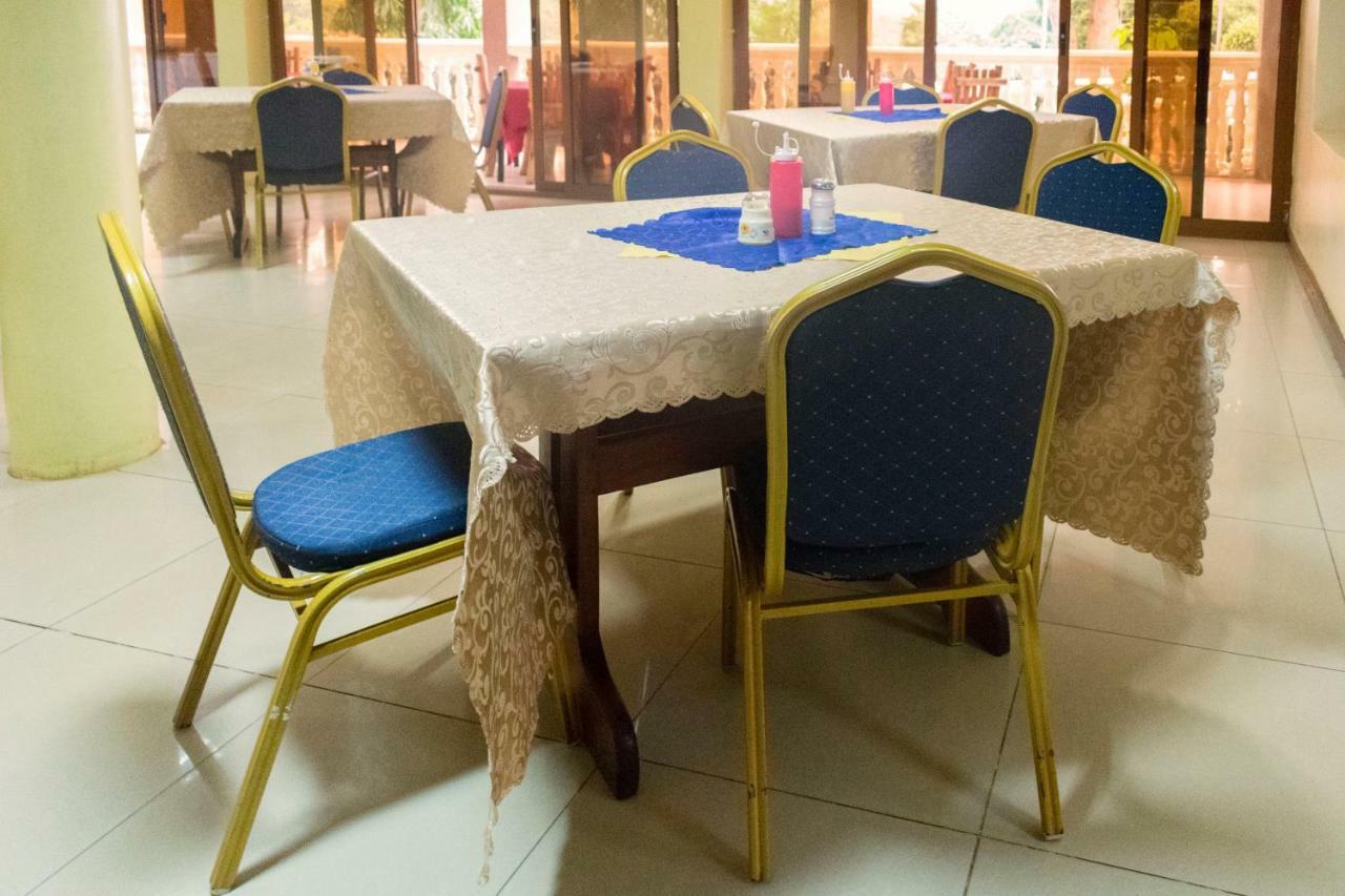 Kayegi Hotel Mbale Екстер'єр фото