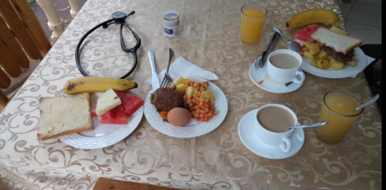 Kayegi Hotel Mbale Екстер'єр фото